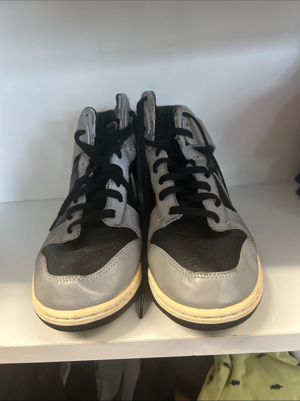 Nike Men's High-Top Sneakers in Gray and Black OLISB